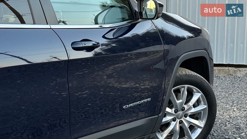 Внедорожник / Кроссовер Jeep Cherokee 2015 в Самборе