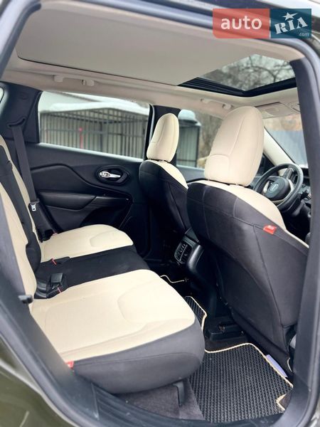 Внедорожник / Кроссовер Jeep Cherokee 2016 в Львове