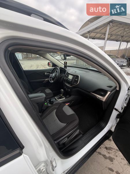Внедорожник / Кроссовер Jeep Cherokee 2017 в Лубнах