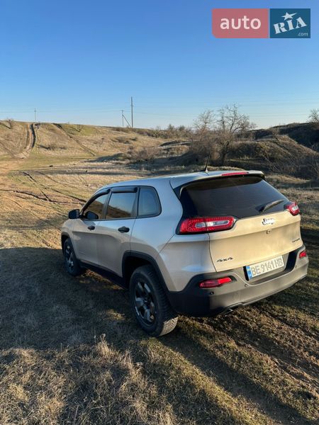 Внедорожник / Кроссовер Jeep Cherokee 2014 в Николаеве