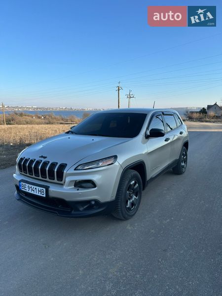 Внедорожник / Кроссовер Jeep Cherokee 2014 в Николаеве