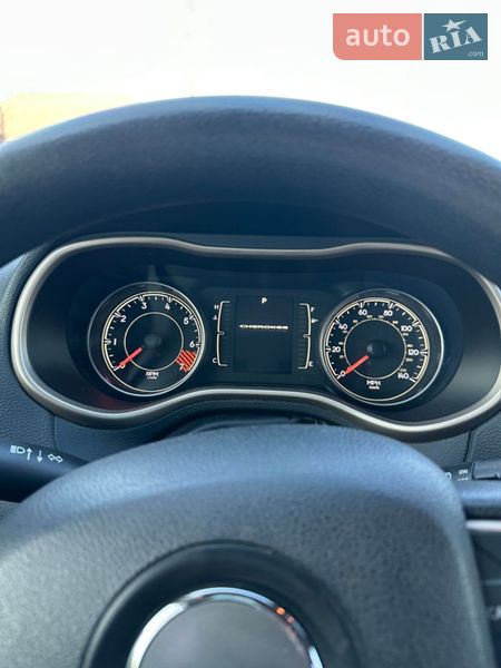 Внедорожник / Кроссовер Jeep Cherokee 2014 в Николаеве