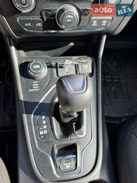 Внедорожник / Кроссовер Jeep Cherokee 2020 в Хмельницком