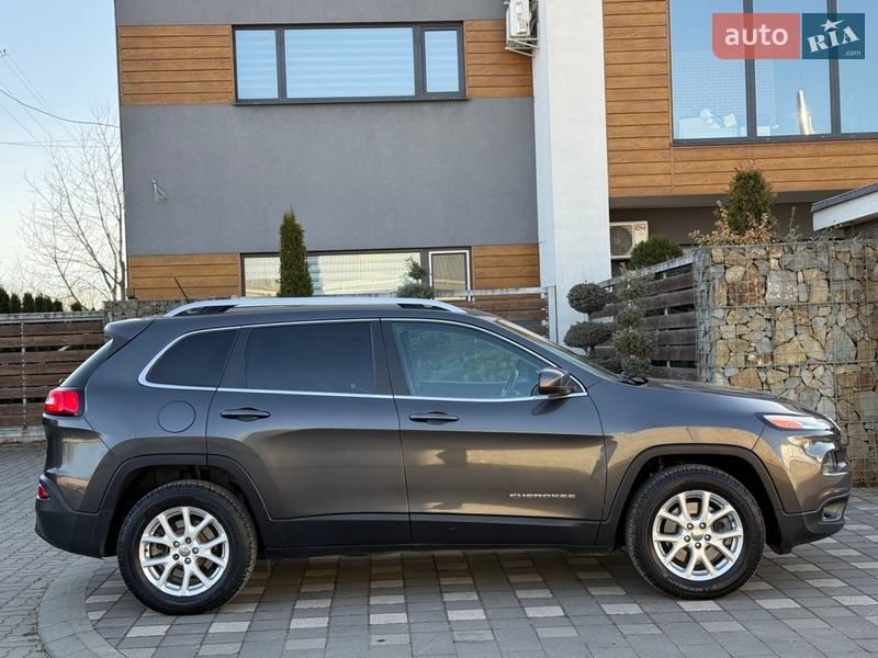 Внедорожник / Кроссовер Jeep Cherokee 2016 в Стрые