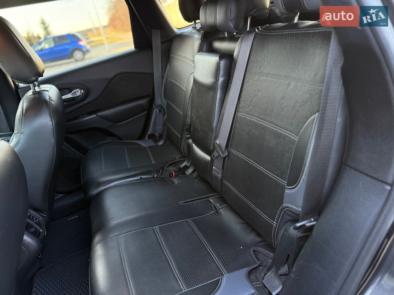 Внедорожник / Кроссовер Jeep Cherokee 2016 в Стрые