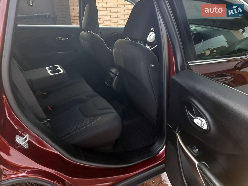 Внедорожник / Кроссовер Jeep Cherokee 2019 в Полтаве