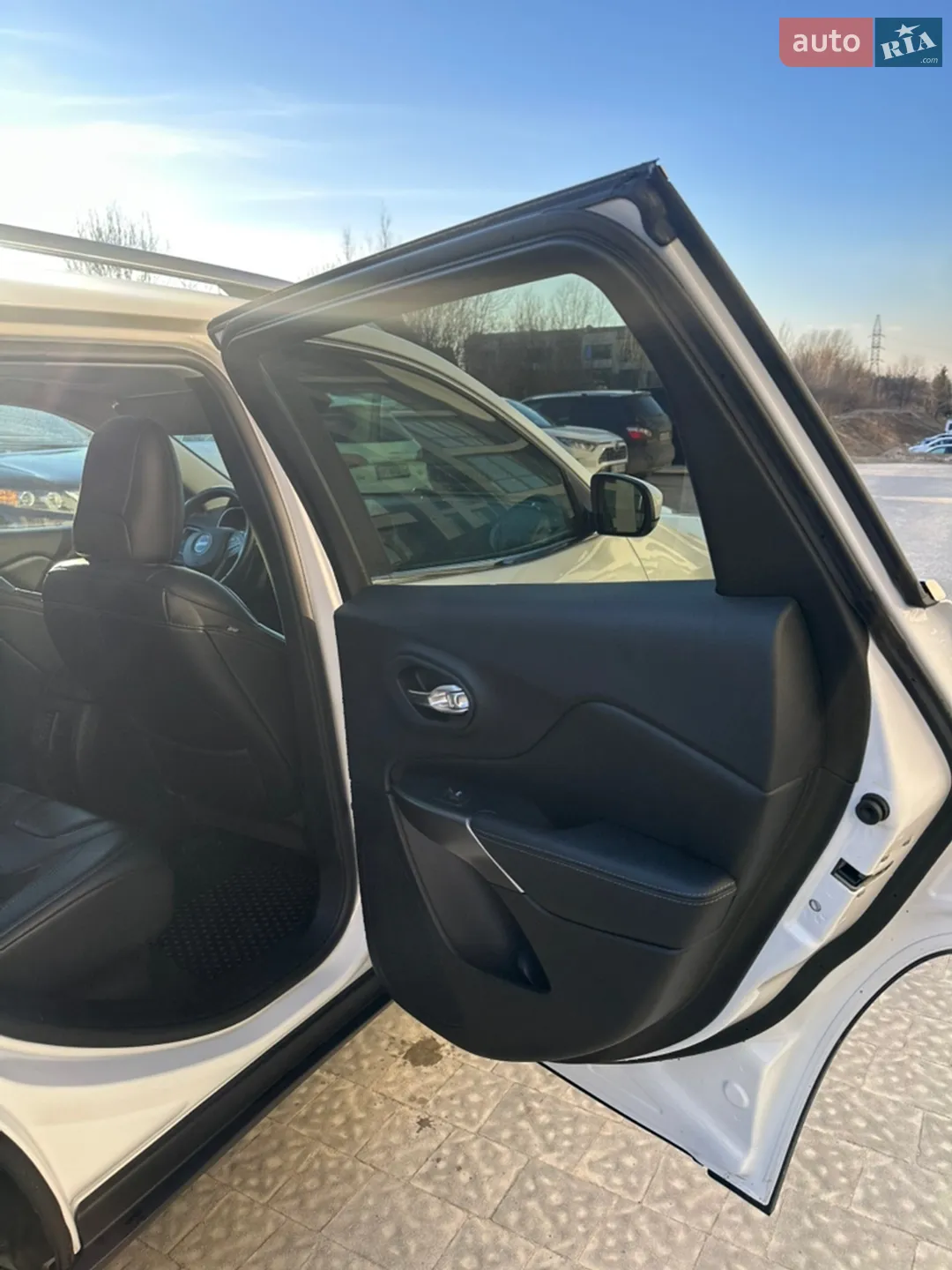2019 Jeep Cherokee - мініатюра 15