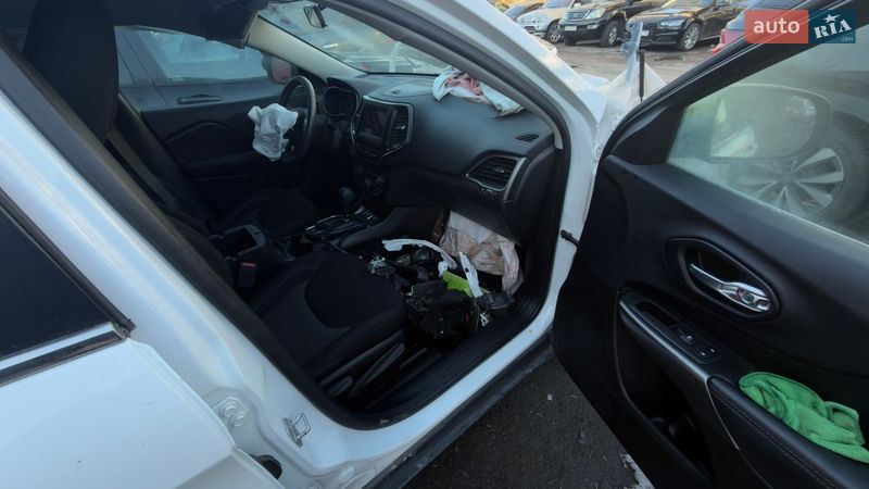 Внедорожник / Кроссовер Jeep Cherokee 2019 в Киеве