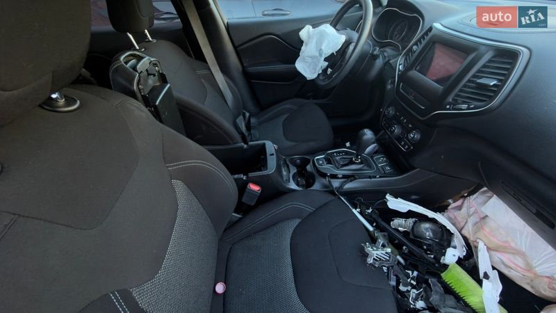 Внедорожник / Кроссовер Jeep Cherokee 2019 в Киеве