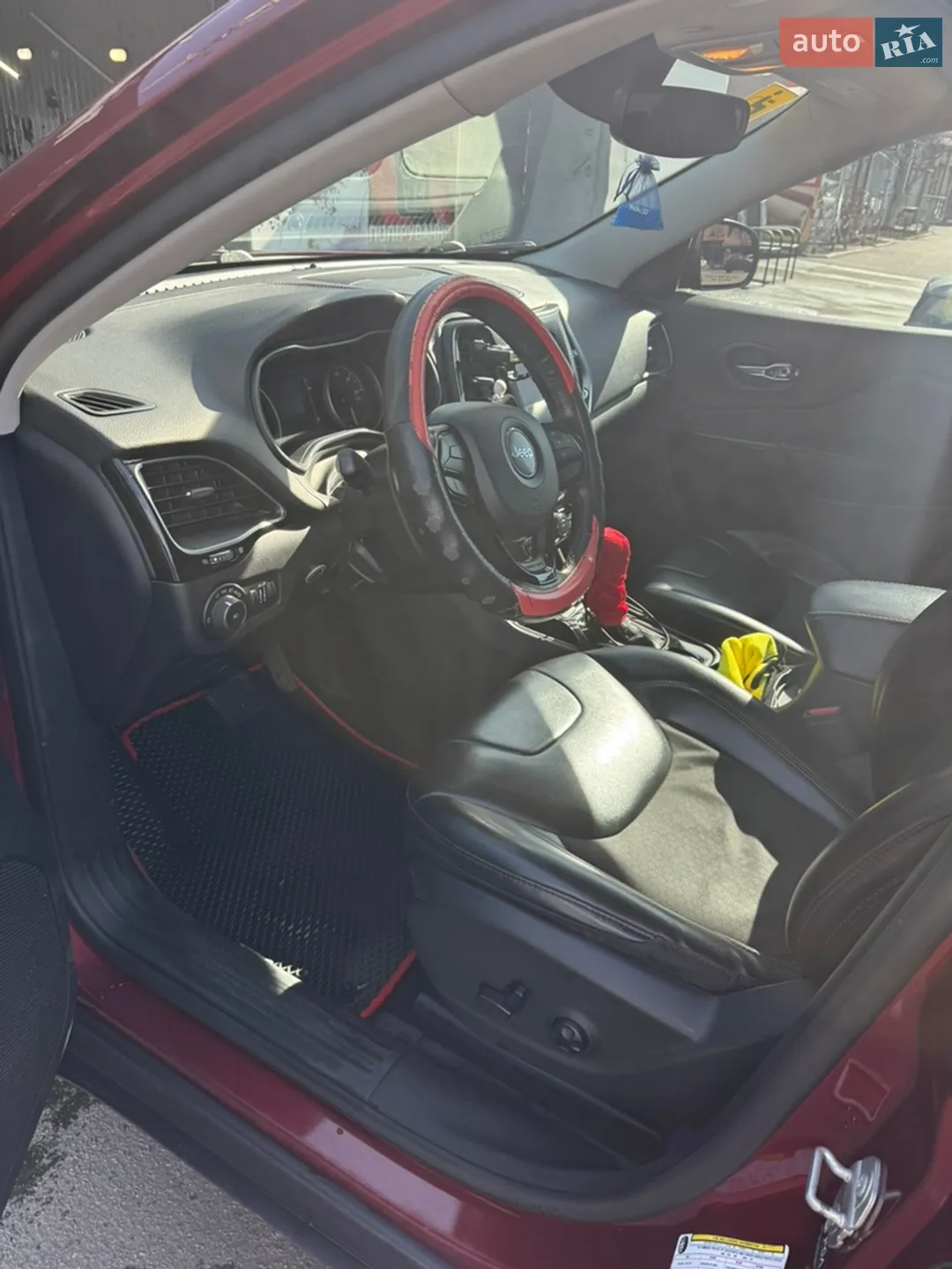 2020 Jeep Cherokee - мініатюра 14