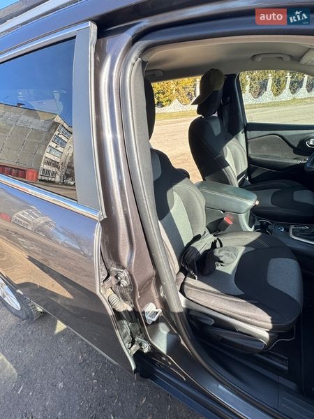 Внедорожник / Кроссовер Jeep Cherokee 2014 в Борисполе