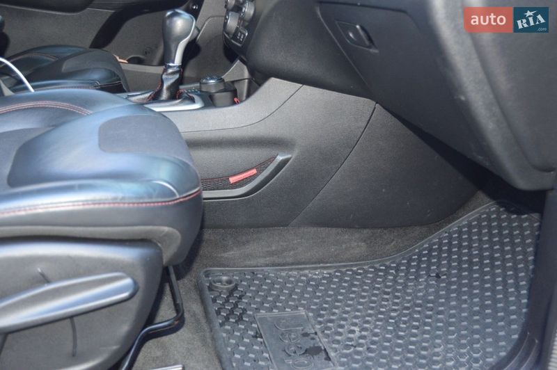 Внедорожник / Кроссовер Jeep Cherokee 2015 в Житомире