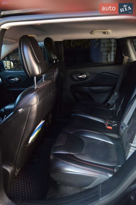 Внедорожник / Кроссовер Jeep Cherokee 2015 в Житомире