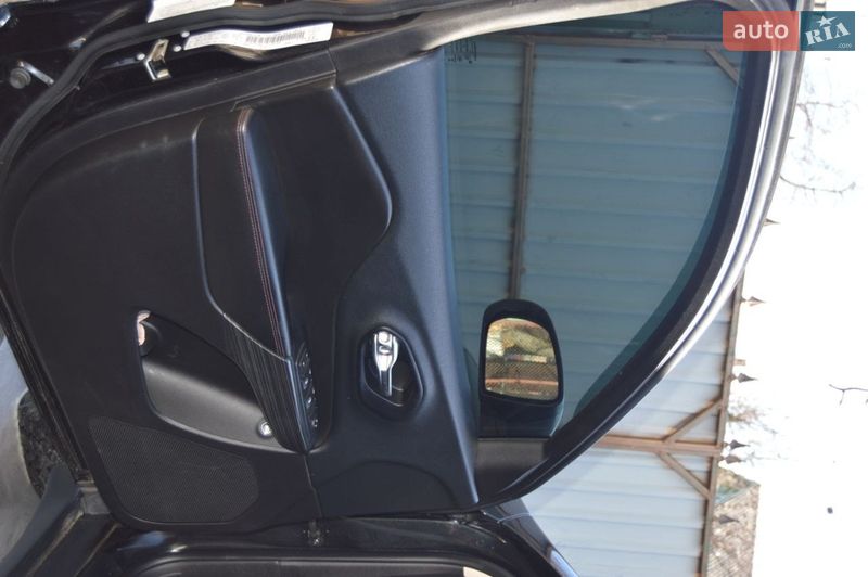 Внедорожник / Кроссовер Jeep Cherokee 2015 в Житомире