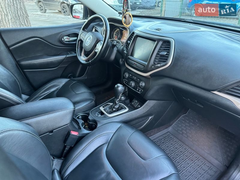 Внедорожник / Кроссовер Jeep Cherokee 2015 в Днепре