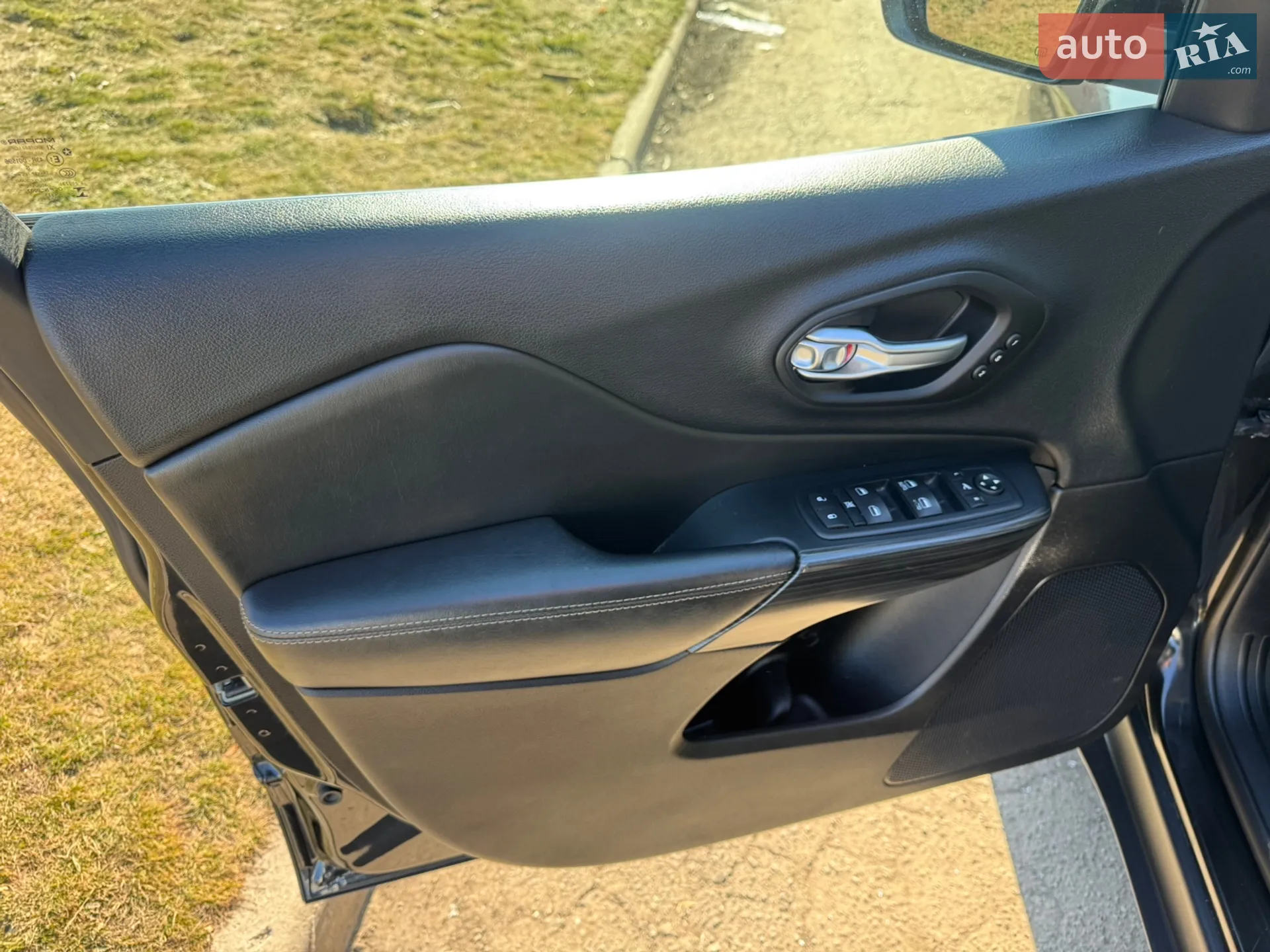 2015 Jeep Cherokee - мініатюра 32