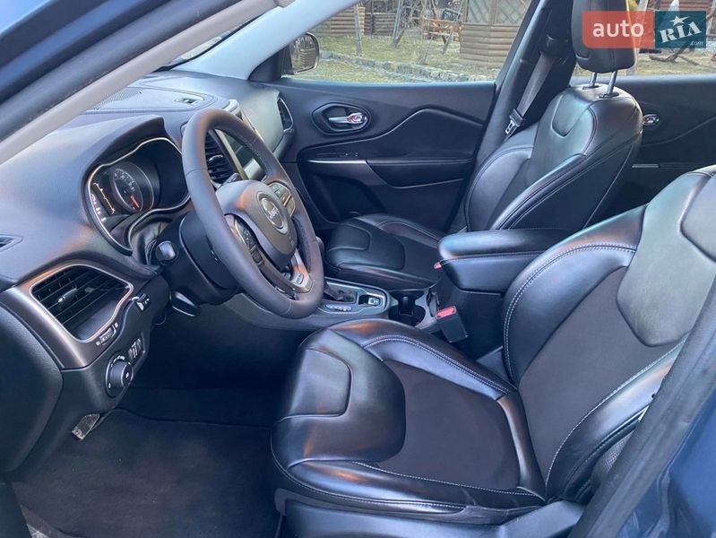 Внедорожник / Кроссовер Jeep Cherokee 2020 в Калуше