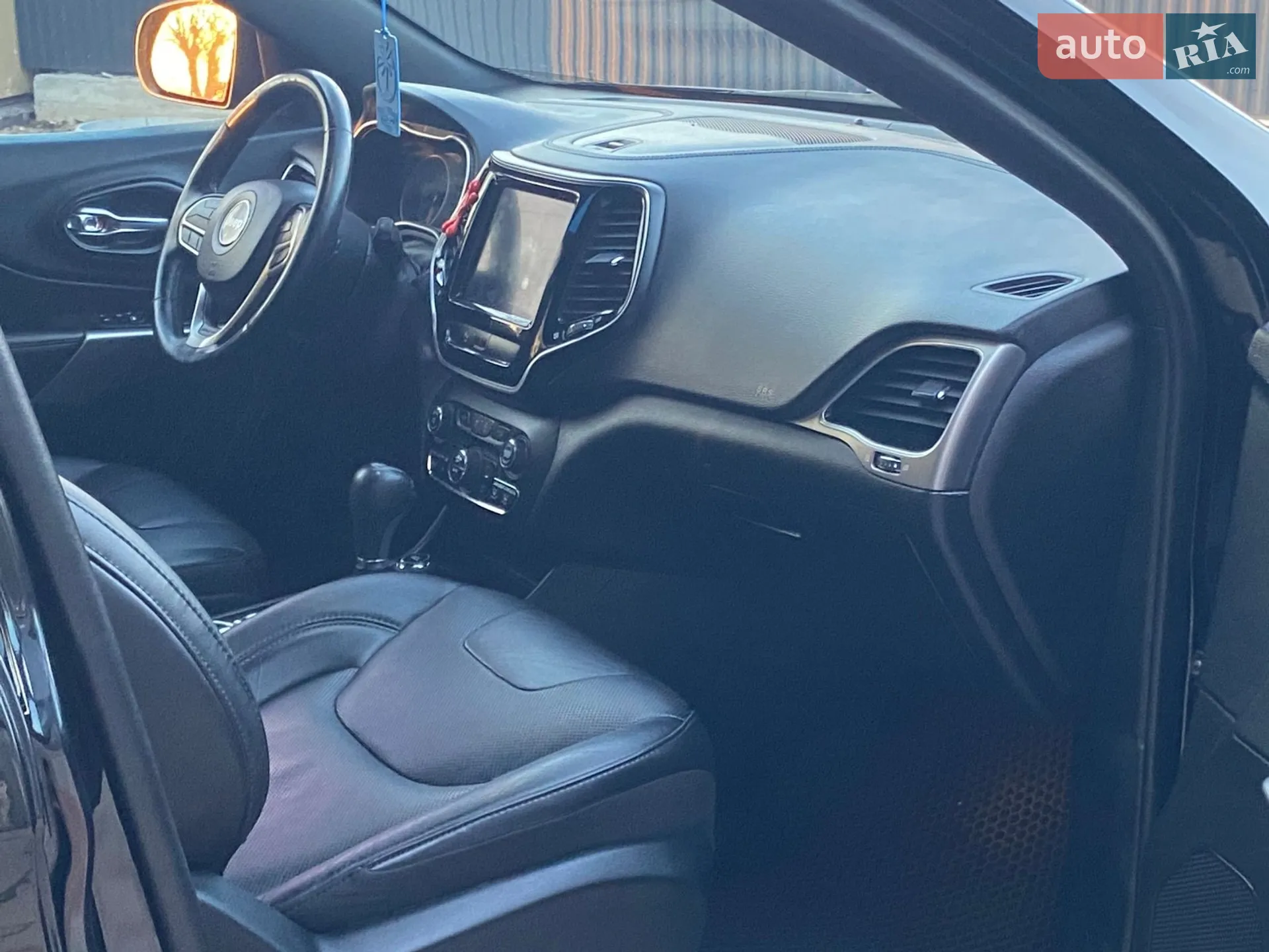 2019 Jeep Cherokee - мініатюра 24