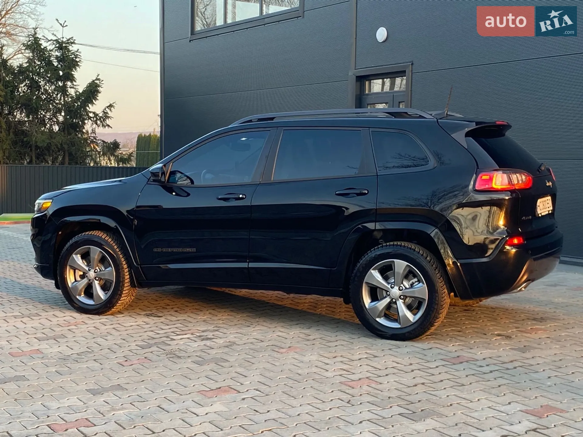 2019 Jeep Cherokee - мініатюра 5