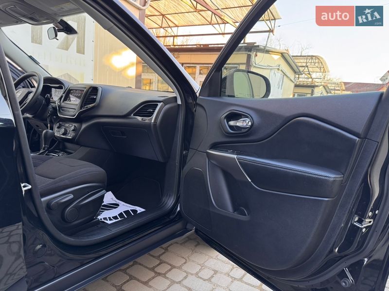 Внедорожник / Кроссовер Jeep Cherokee 2021 в Дрогобыче