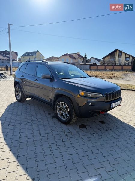 Внедорожник / Кроссовер Jeep Cherokee 2019 в Хмельницком