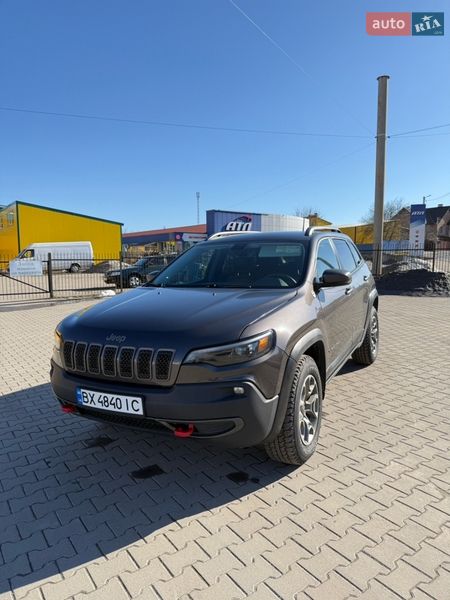 Внедорожник / Кроссовер Jeep Cherokee 2019 в Хмельницком