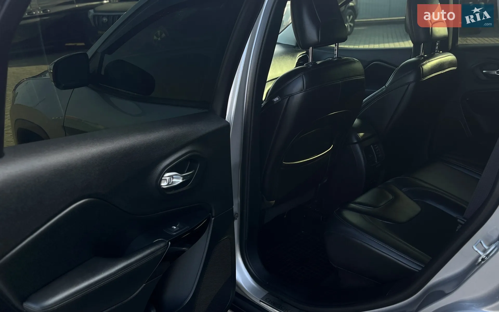 2019 Jeep Cherokee - мініатюра 25