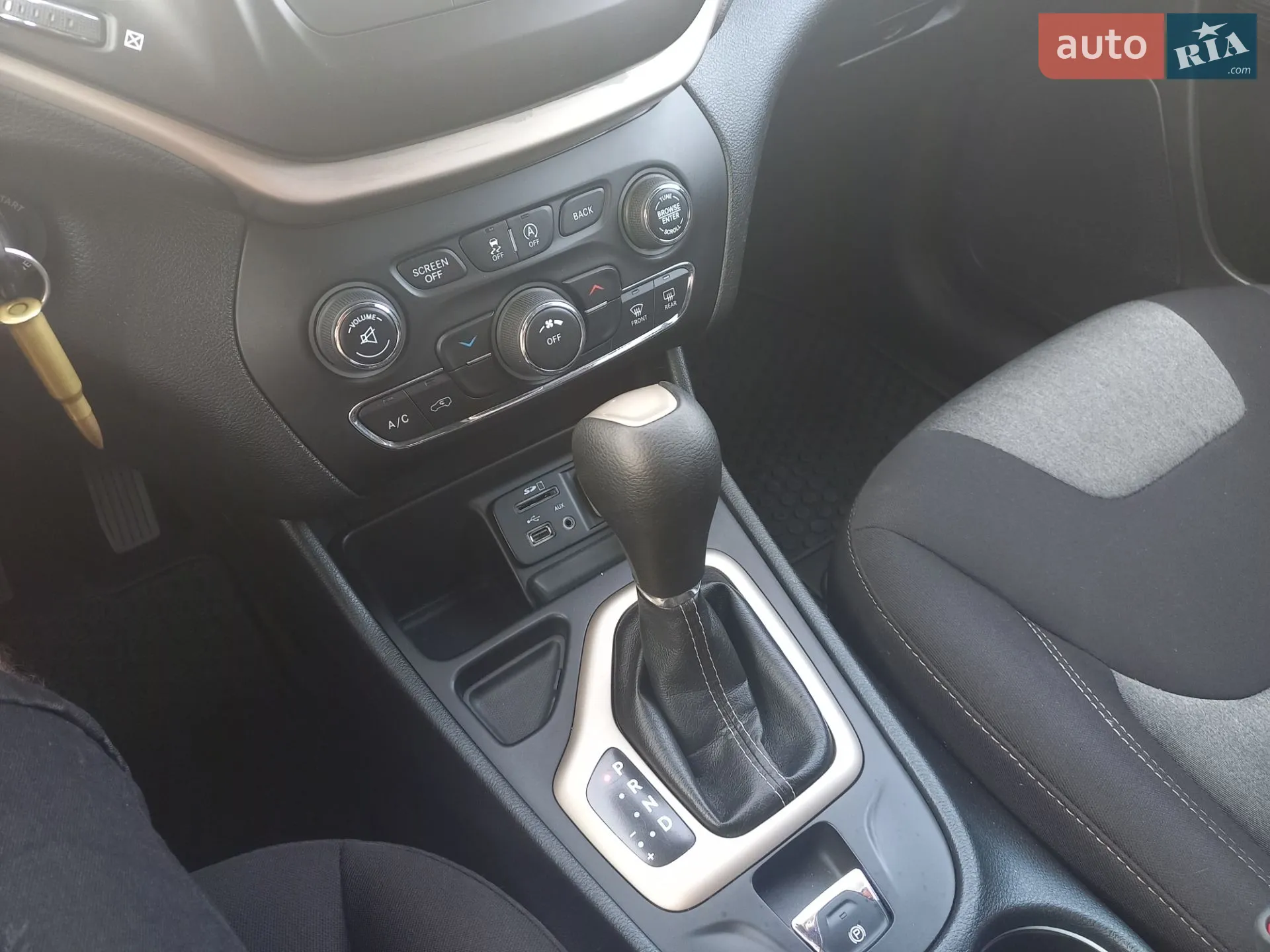 2016 Jeep Cherokee - мініатюра 12