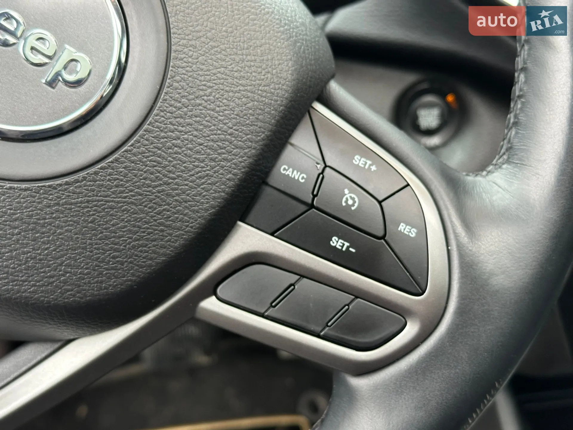2018 Jeep Cherokee - мініатюра 32