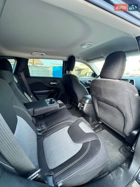 Внедорожник / Кроссовер Jeep Cherokee 2013 в Белой Церкви