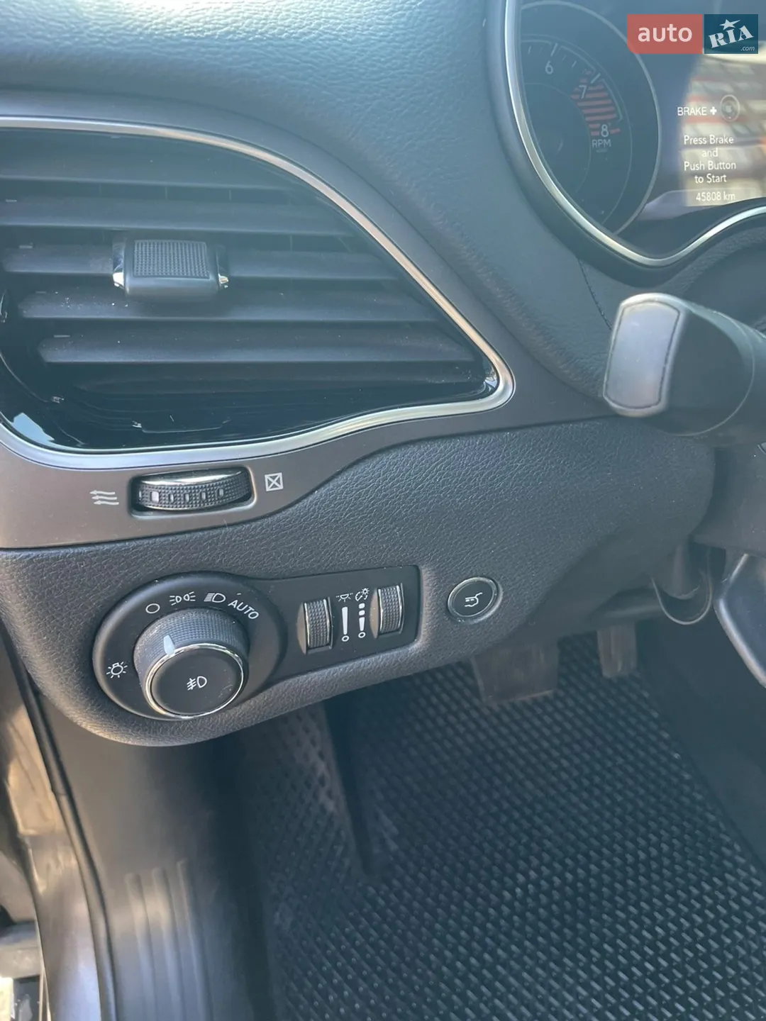 2020 Jeep Cherokee - мініатюра 23