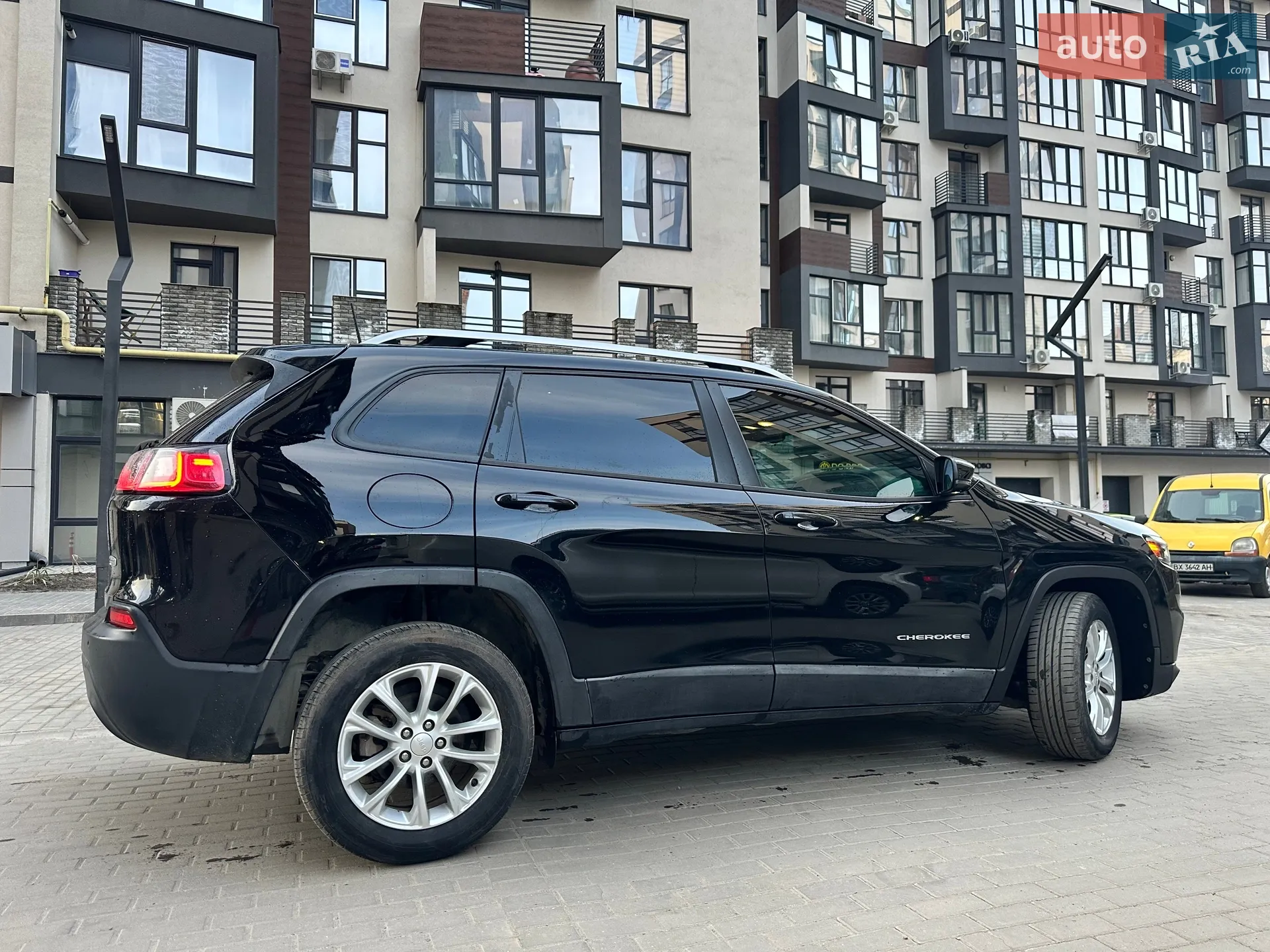 2020 Jeep Cherokee - мініатюра 3