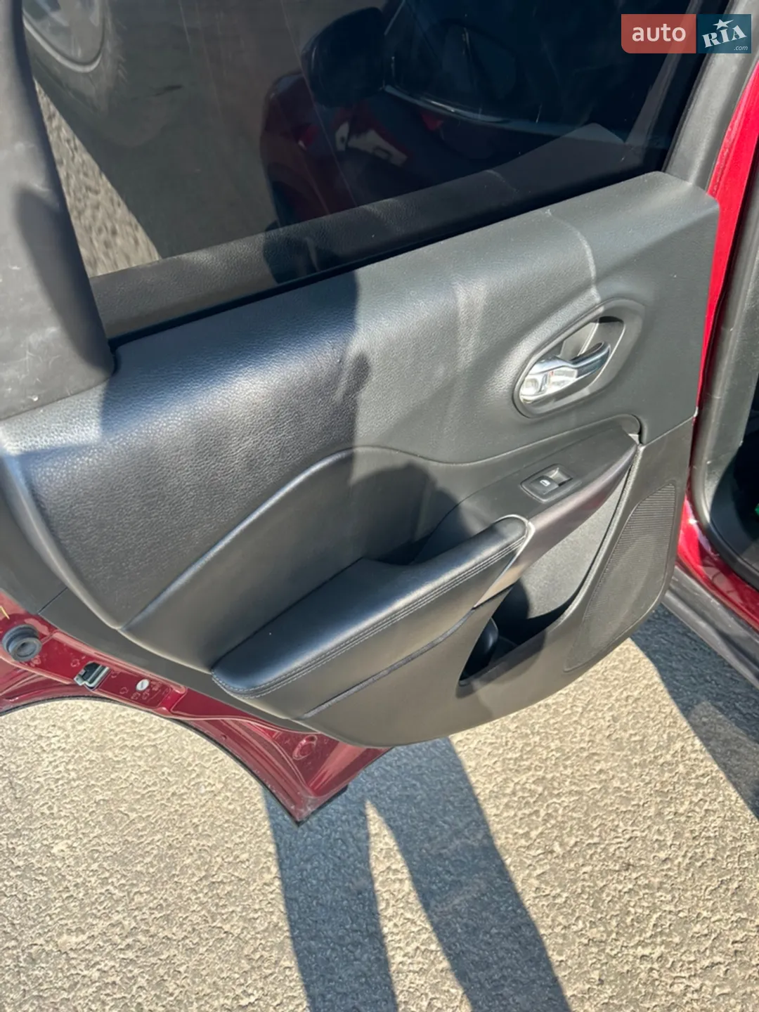 Jeep Cherokee 2018 VIN 1C4PJLDB9KD243424 фото оголошення 28 з 34