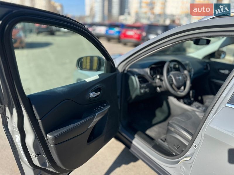 Внедорожник / Кроссовер Jeep Cherokee 2021 в Киеве