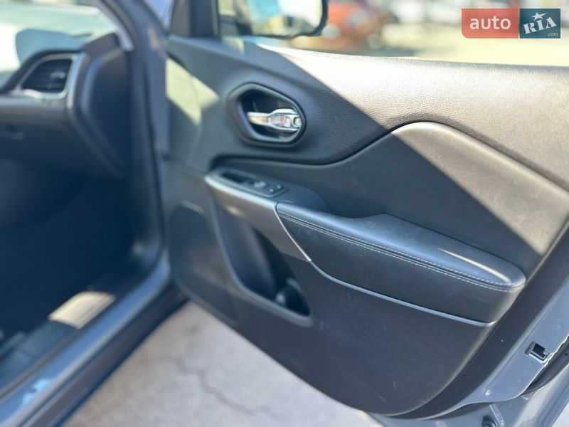 Внедорожник / Кроссовер Jeep Cherokee 2021 в Киеве