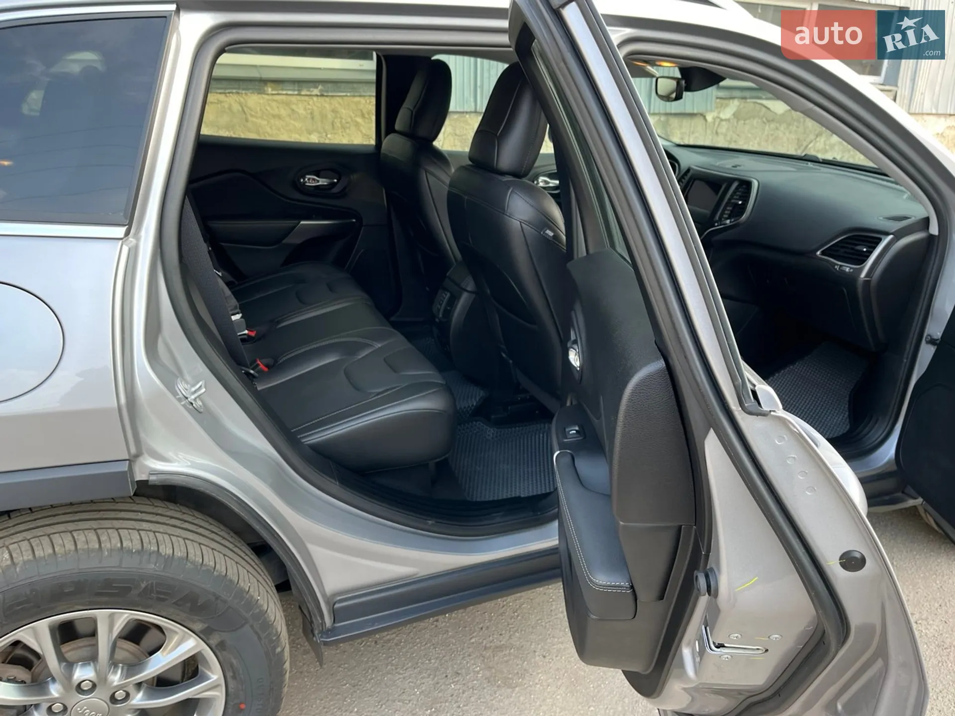 2020 Jeep Cherokee - мініатюра 8