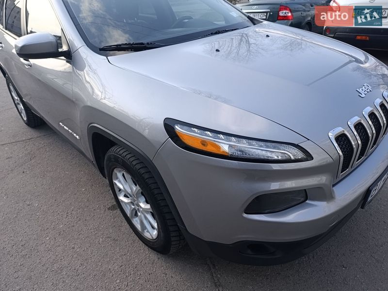 Внедорожник / Кроссовер Jeep Cherokee 2016 в Харькове