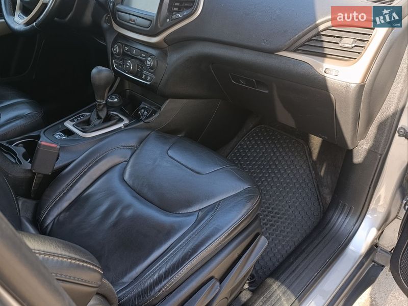 Внедорожник / Кроссовер Jeep Cherokee 2016 в Харькове