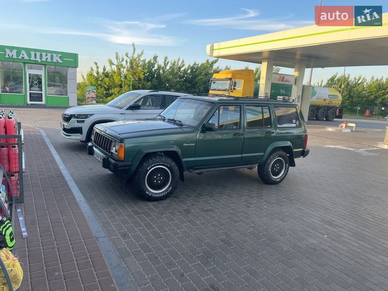 Внедорожник / Кроссовер Jeep Cherokee 1989 в Березному