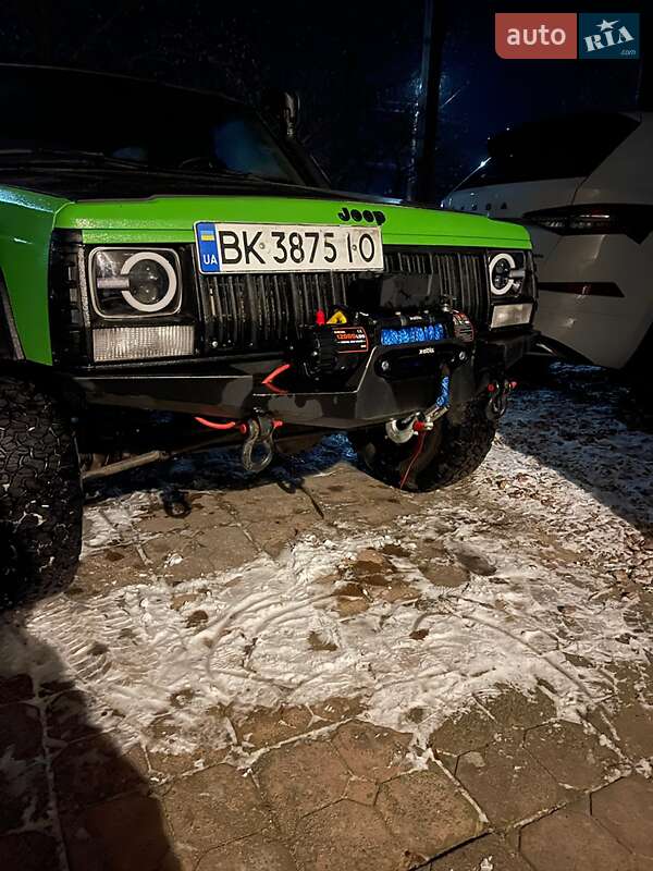 Внедорожник / Кроссовер Jeep Cherokee 1989 в Березному