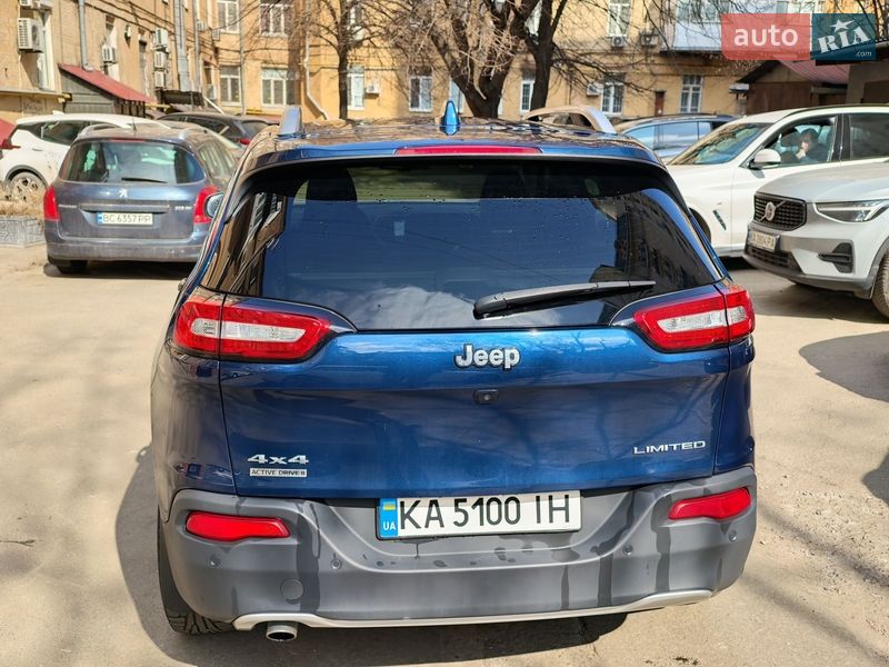 Внедорожник / Кроссовер Jeep Cherokee 2017 в Киеве