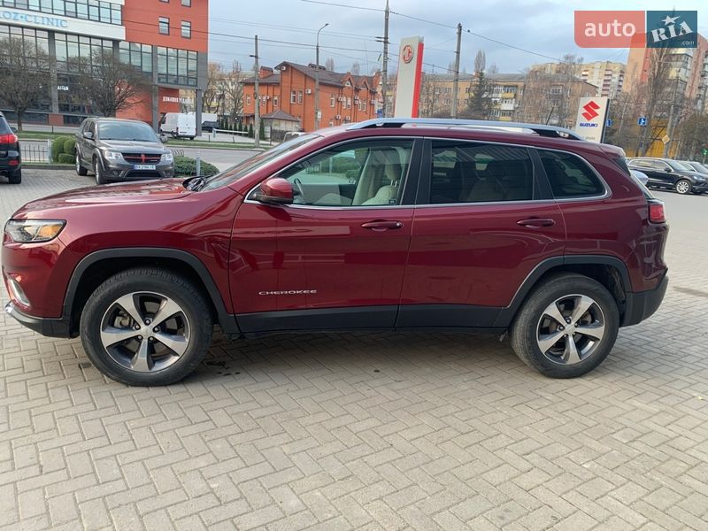 Внедорожник / Кроссовер Jeep Cherokee 2019 в Хмельницком