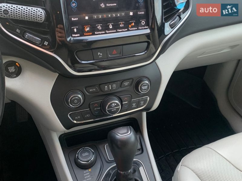 Внедорожник / Кроссовер Jeep Cherokee 2019 в Хмельницком