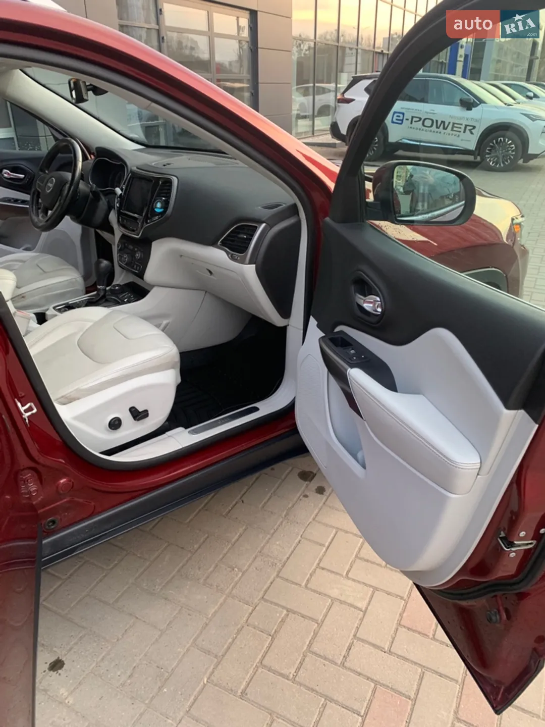 2019 Jeep Cherokee - мініатюра 44