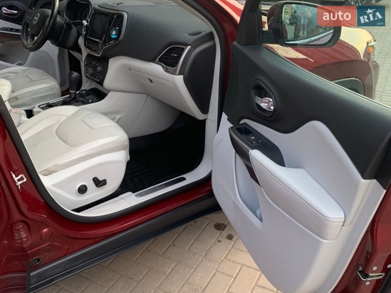 Внедорожник / Кроссовер Jeep Cherokee 2019 в Хмельницком