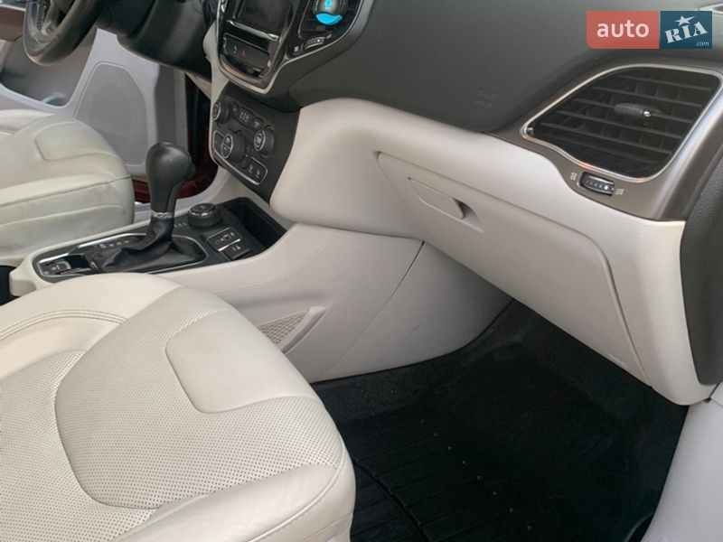 Внедорожник / Кроссовер Jeep Cherokee 2019 в Хмельницком