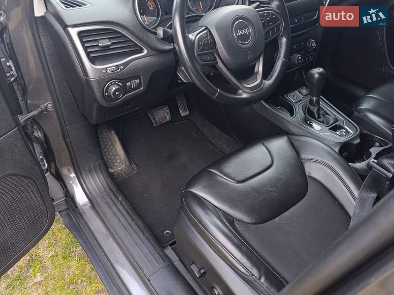 Внедорожник / Кроссовер Jeep Cherokee 2019 в Киеве