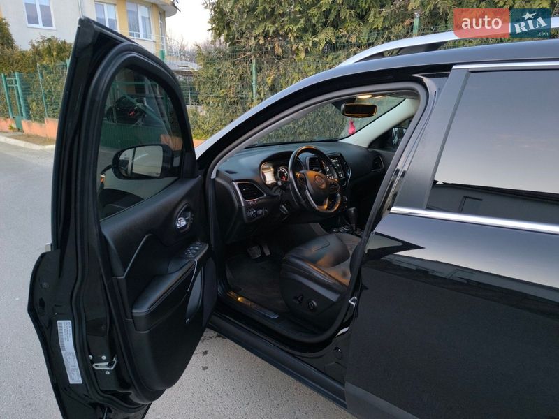 Позашляховик / Кросовер Jeep Cherokee 2020 в Рівному