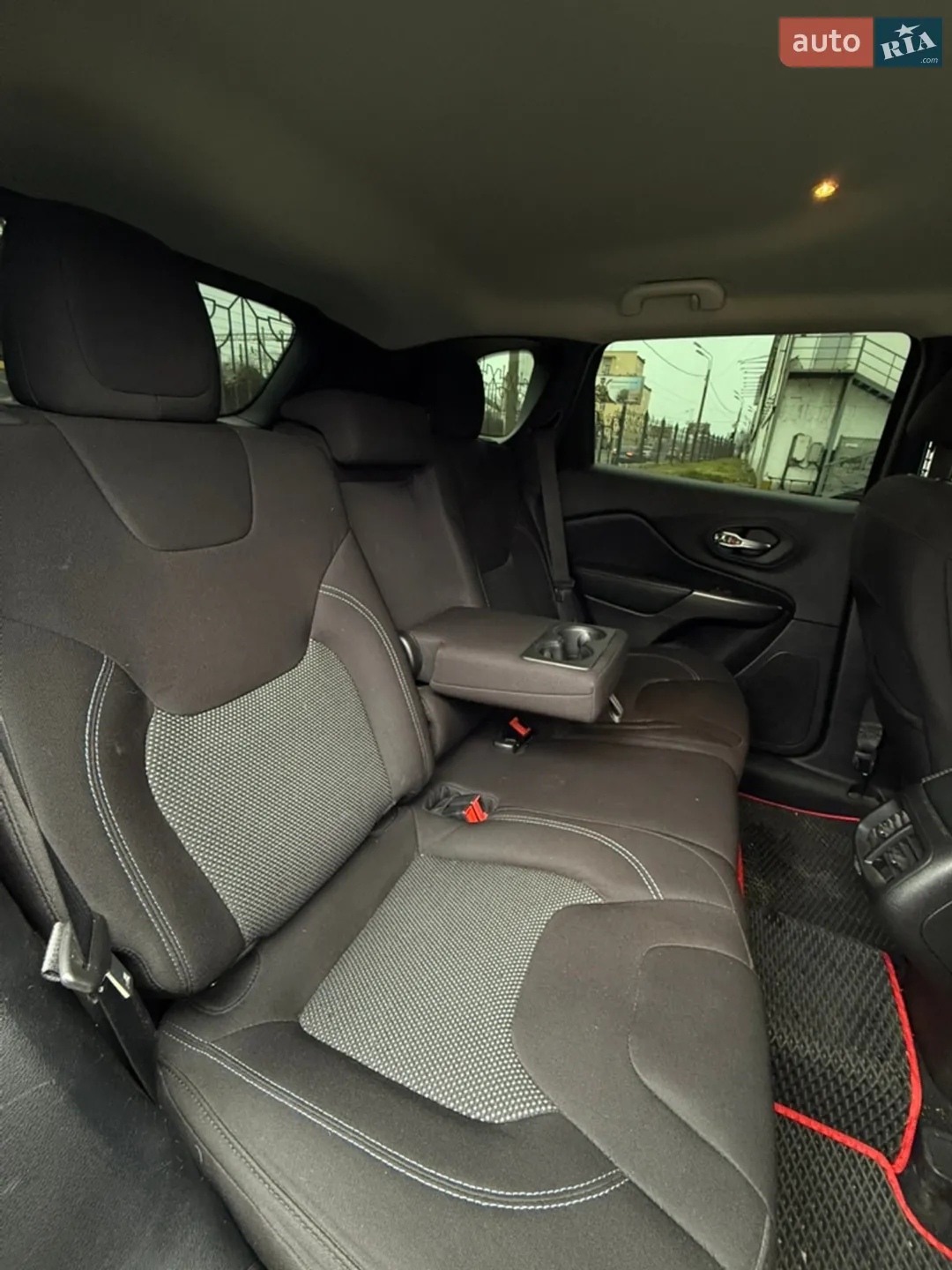 2020 Jeep Cherokee - мініатюра 19