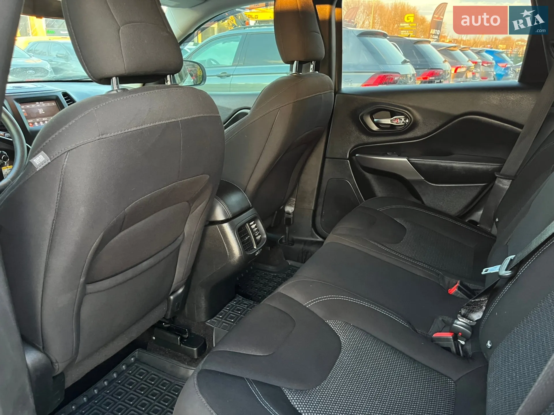 2018 Jeep Cherokee - мініатюра 11